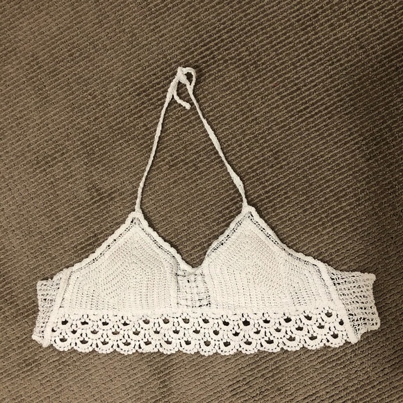 🚫SOLD‼️ White Crochet Halter Boho Crop Top - Picture 2 of 5